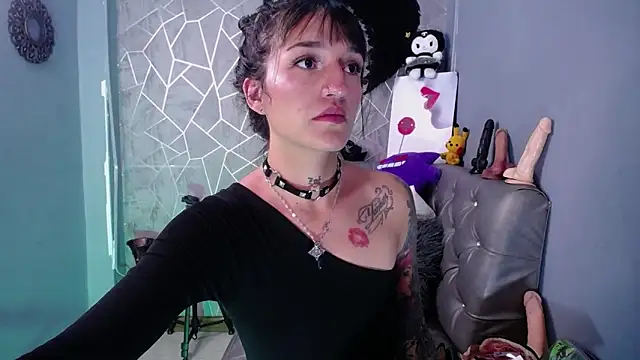 amelierouss online show from September 12, 2025, 1:28 am