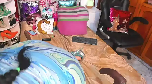 Snapshot of larafoxter chatting on December 7, 2024, 3:25 am larafoxter online show from December 7, 2024, 3:25 am