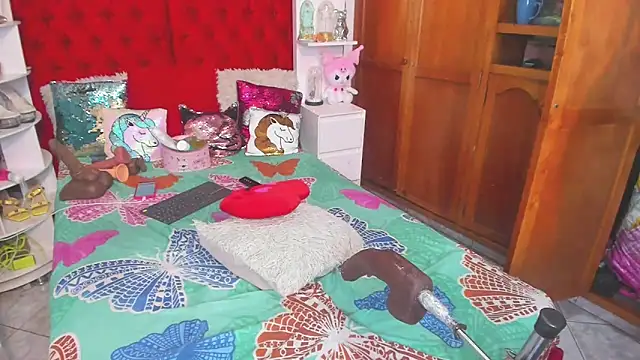 Snapshot of larafoxter chatting on March 13, 2025, 11:16 pm larafoxter online show from March 13, 2025, 11:16 pm