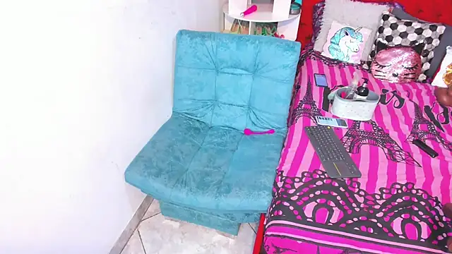 larafoxter online show from February 13, 2026, 10:39 pm