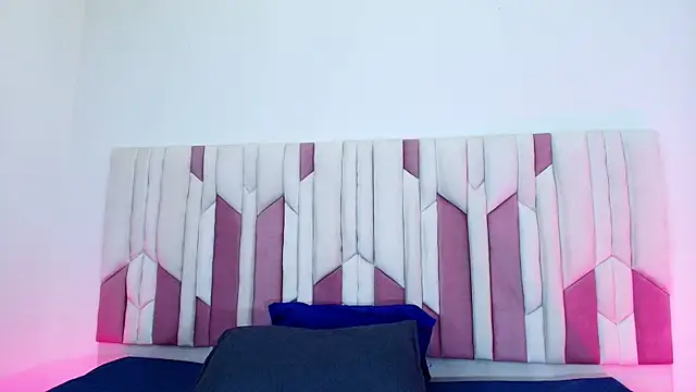 mia stanfort online show from September 20, 2025, 7:15 pm