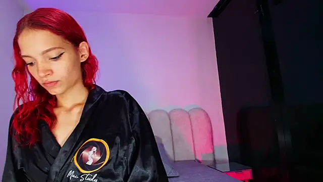 mia stanfort online show from November 20, 2025, 7:13 pm