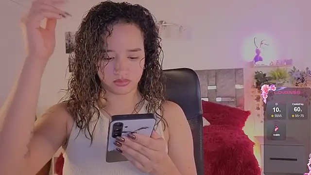Snapshot of emilyrouxe chatting on May 30, 2026, 4:37 pm emilyrouxe online show from May 30, 2026, 4:37 pm