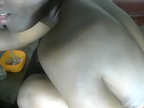 Sweetaggy2 online show from October 27, 2025, 6:45 pm