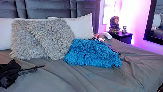 EmmaBecket2 online show from February 11, 2025, 9:42 am