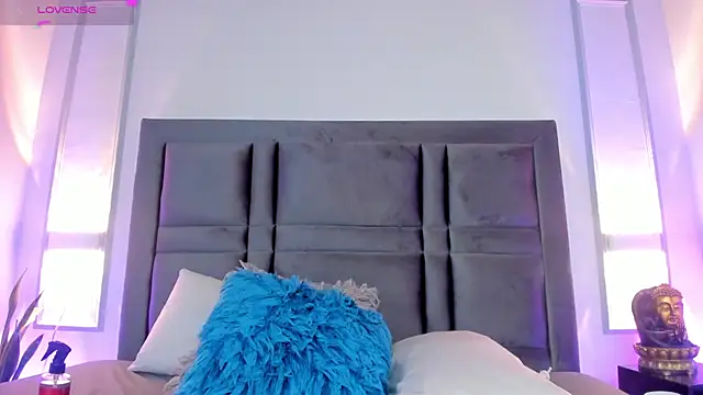 EmmaBecket2 online show from February 12, 2025, 9:52 am