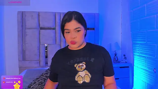 EmmaBecket2 online show from October 9, 2025, 12:03 pm