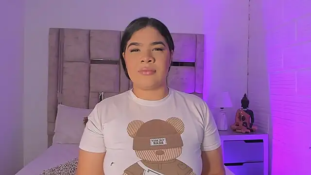 EmmaBecket2 online show from October 16, 2025, 12:39 pm