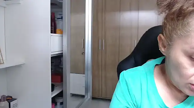 Snapshot of RoxanaLove9 chatting on January 2, 2025, 6:34 pm RoxanaLove9 online show from January 2, 2025, 6:34 pm