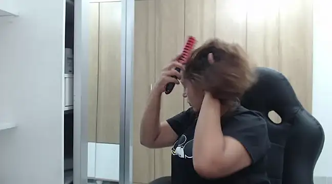 Snapshot of RoxanaLove9 chatting on January 4, 2025, 8:27 pm RoxanaLove9 online show from January 4, 2025, 8:27 pm