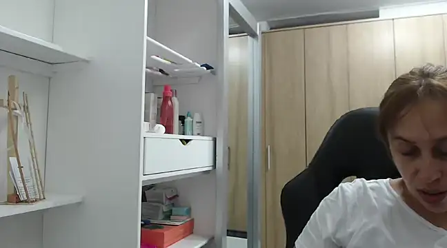 Snapshot of RoxanaLove9 chatting on January 11, 2025, 12:55 am RoxanaLove9 online show from January 11, 2025, 12:55 am