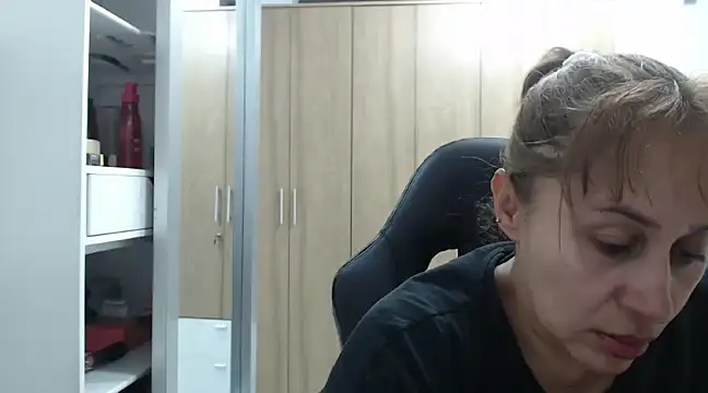 Snapshot of RoxanaLove9 chatting on January 16, 2025, 1:27 am RoxanaLove9 online show from January 16, 2025, 1:27 am