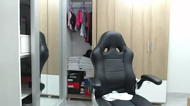 Snapshot of RoxanaLove9 chatting on January 28, 2025, 11:07 pm RoxanaLove9 online show from January 28, 2025, 11:07 pm