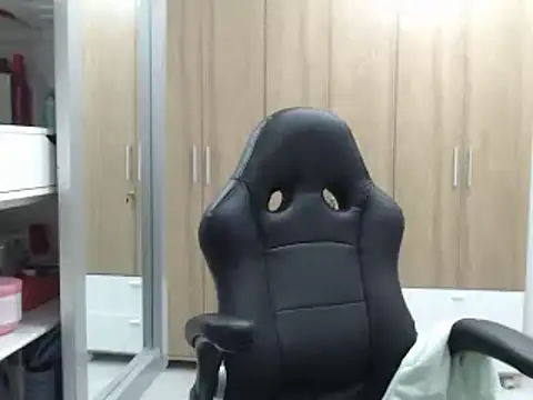 Snapshot of RoxanaLove9 chatting on February 6, 2025, 12:11 am RoxanaLove9 online show from February 6, 2025, 12:11 am