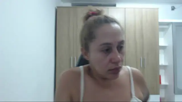 Snapshot of RoxanaLove9 chatting on September 15, 2025, 10:21 pm RoxanaLove9 online show from September 15, 2025, 10:21 pm