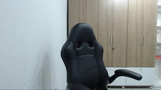 RoxanaLove9 online show from March 31, 2026, 11:05 pm