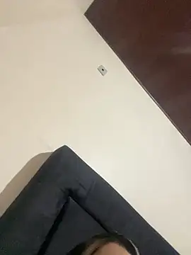 hotskinny1 online show from March 3, 2025, 11:14 pm