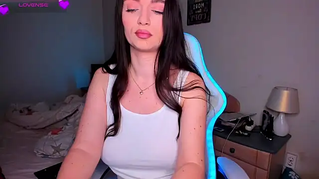 AdellaLoveX online show from November 20, 2025, 6:24 am