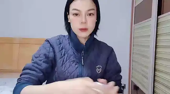 Snapshot of Linda-LL chatting on January 18, 2025, 1:19 am Linda-LL online show from January 18, 2025, 1:19 am