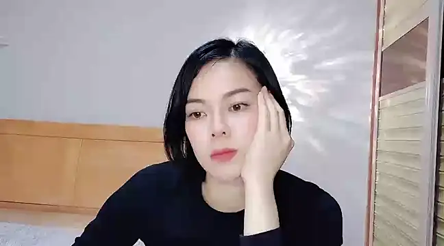 Snapshot of Linda-LL chatting on January 24, 2025, 12:41 pm Linda-LL online show from January 24, 2025, 12:41 pm