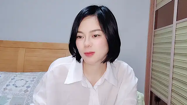 Snapshot of Linda-LL chatting on February 6, 2025, 7:24 am Linda-LL online show from February 6, 2025, 7:24 am