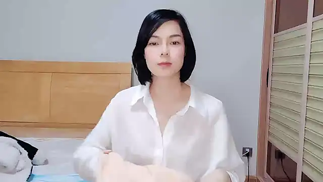Snapshot of Linda-LL chatting on February 13, 2025, 8:38 am Linda-LL online show from February 13, 2025, 8:38 am