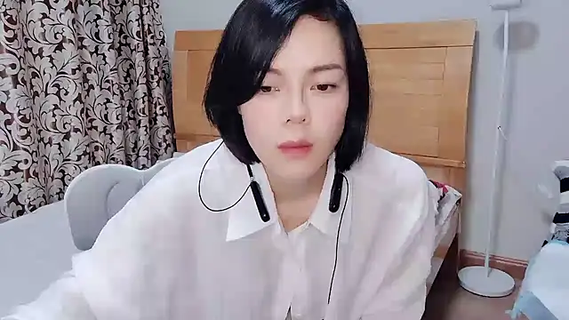 Snapshot of Linda-LL chatting on February 26, 2025, 12:36 pm Linda-LL online show from February 26, 2025, 12:36 pm