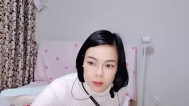 Snapshot of Linda-LL chatting on March 6, 2025, 2:18 pm Linda-LL online show from March 6, 2025, 2:18 pm