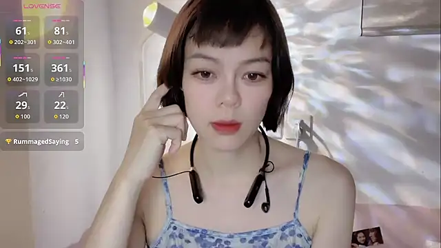 Linda-LL online show from October 30, 2025, 1:56 pm