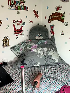 paisitahot1975 online show from November 23, 2025, 11:04 pm