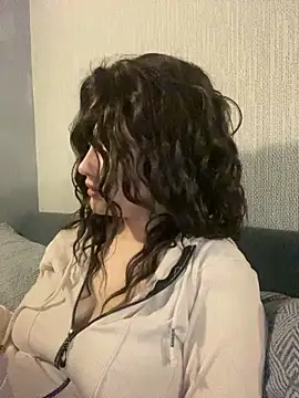 KikiWatson online show from February 7, 2025, 8:55 am