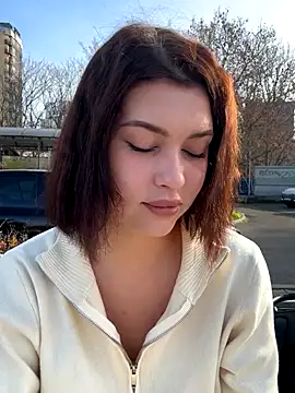 KikiWatson online show from November 23, 2025, 7:08 am