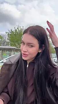 KikiWatson online show from April 19, 2026, 8:46 am