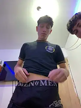 Snapshot of LatinBoysxxx chatting on December 25, 2024, 7:02 pm LatinBoysxxx online show from December 25, 2024, 7:02 pm