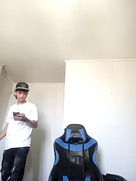 Snapshot of LatinBoysxxx chatting on January 9, 2025, 6:04 pm LatinBoysxxx online show from January 9, 2025, 6:04 pm