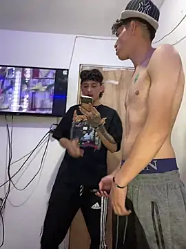 Snapshot of LatinBoysxxx chatting on January 16, 2025, 11:37 pm LatinBoysxxx online show from January 16, 2025, 11:37 pm