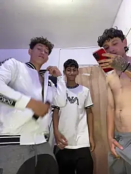 Snapshot of LatinBoysxxx chatting on January 27, 2025, 4:22 pm LatinBoysxxx online show from January 27, 2025, 4:22 pm