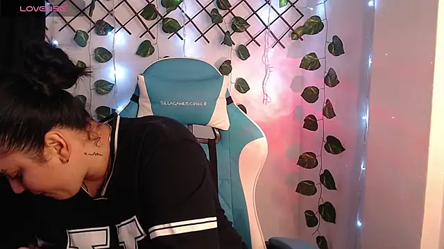 Nika 1  online show from April 15, 2026, 1:23 am