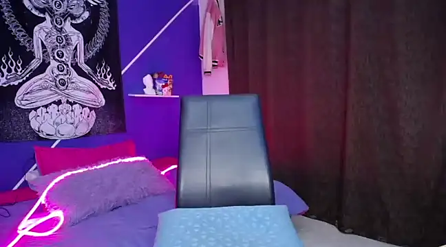 Snapshot of Bad_kitty777 chatting on December 19, 2024, 7:40 am Bad kitty777 online show from December 19, 2024, 7:40 am