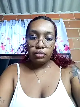 Snapshot of Cinnamon-Skin chatting on January 15, 2025, 11:08 pm Cinnamon-Skin online show from January 15, 2025, 11:08 pm