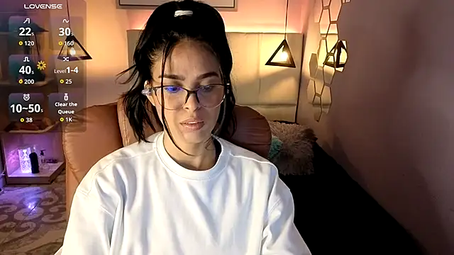 AlessiaVal  online show from October 2, 2025, 2:13 pm