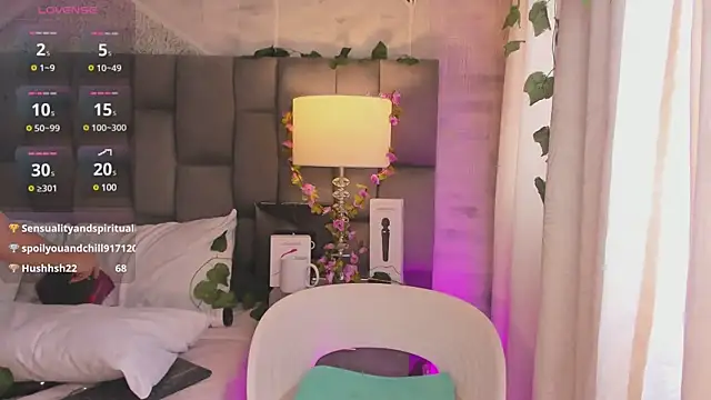 HannaRhodes online show from March 4, 2025, 5:13 pm