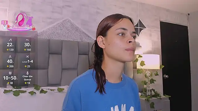 HannaRhodes online show from March 17, 2025, 1:39 pm