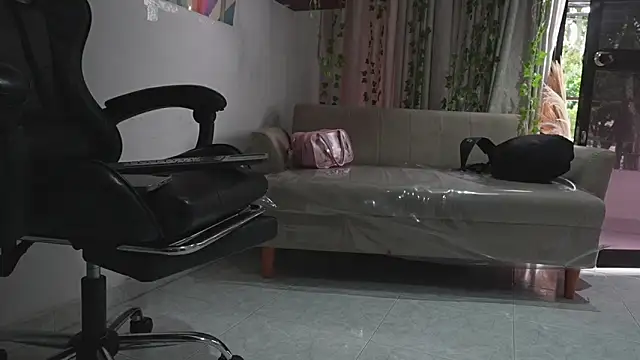 HannaRhodes online show from February 7, 2026, 1:37 pm