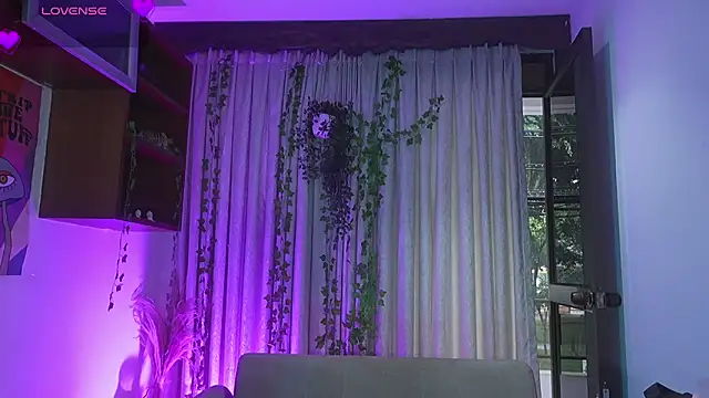 HannaRhodes online show from March 12, 2026, 2:34 pm