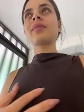 HannaRhodes online show from March 18, 2026, 1:25 pm