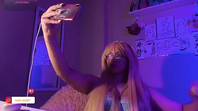 MadelineBenet online show from February 27, 2025, 2:32 am