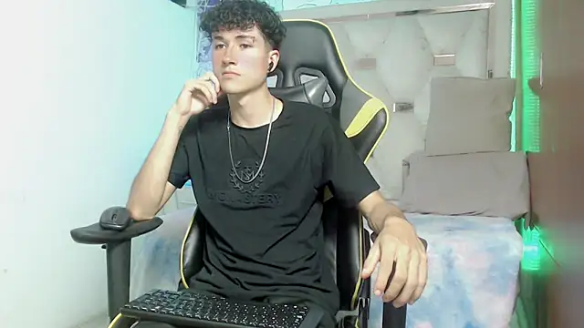 johnny cagee online show from November 8, 2025, 6:13 am