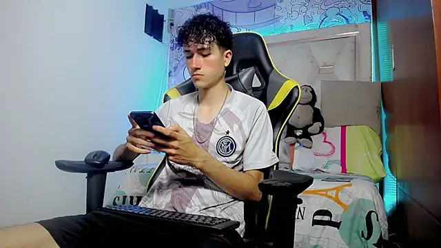 johnny cagee online show from November 23, 2025, 5:07 am