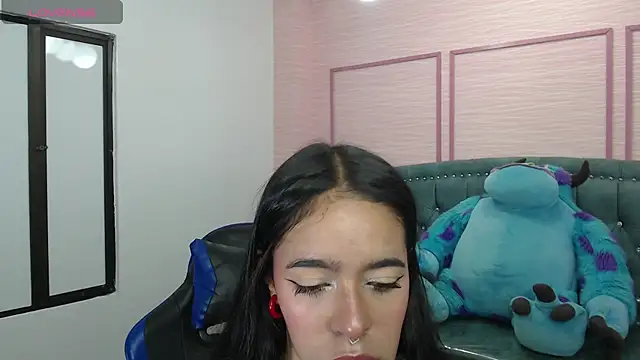 stephania t online show from February 10, 2025, 10:53 am